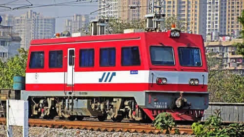 初中生可以學內燃機車運用與檢修專業(yè)嗎？