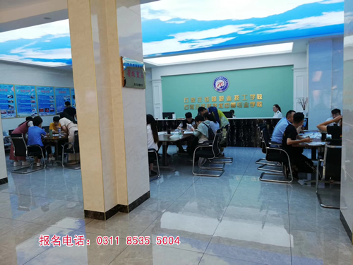 石家莊鐵路學(xué)校報(bào)名用本人到校嗎？